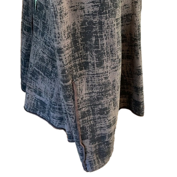 Fenini M lightweight fit and flare stretchy  fleece material with exposed seams - Picture 4 of 8